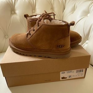 Ugg neumel in the color chestnut size 7